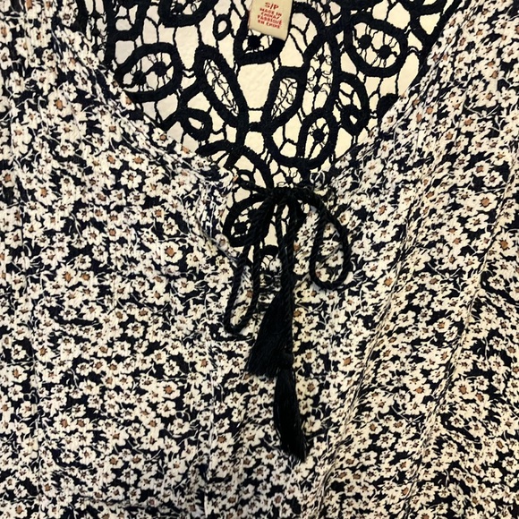 🌸 3/$15 EUC Cape juby romper - Picture 14 of 14